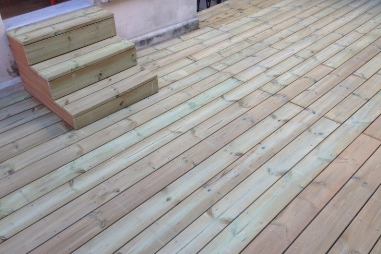 198-terrasse-en-pin-a-lyon-rhone