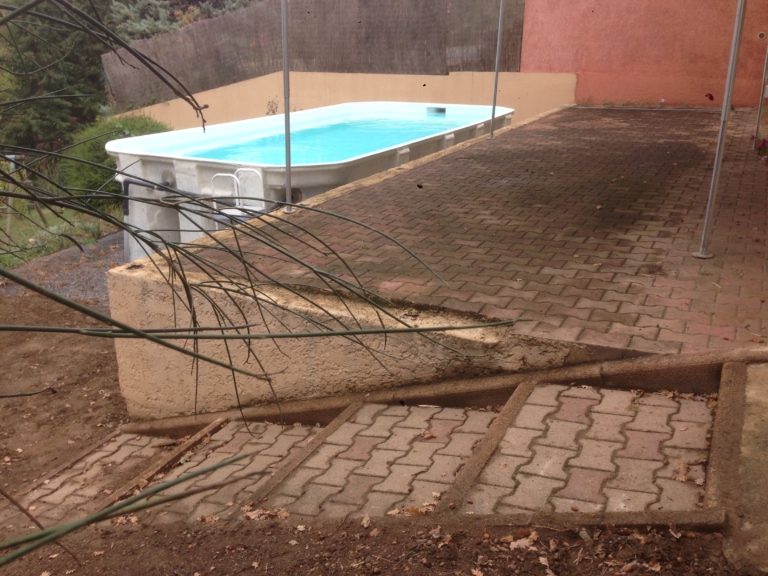 455-belle-plage-de-piscine-hors-sol-sur-la-commune-de-belmont-sur-azergues