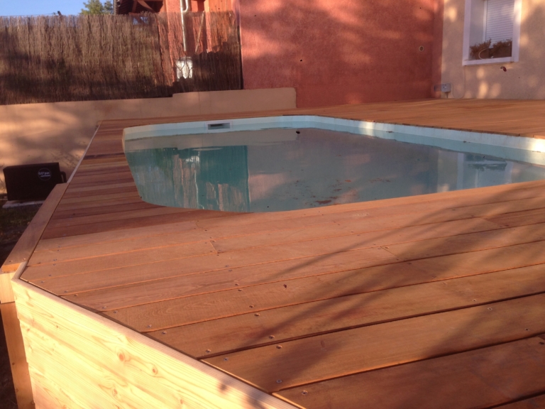 460-belle-plage-de-piscine-hors-sol-sur-la-commune-de-belmont-sur-azergues