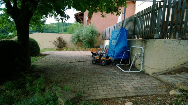 465-belle-plage-de-piscine-hors-sol-sur-la-commune-de-belmont-sur-azergues