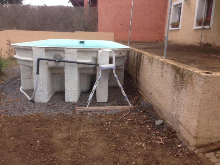 467-belle-plage-de-piscine-hors-sol-sur-la-commune-de-belmont-sur-azergues