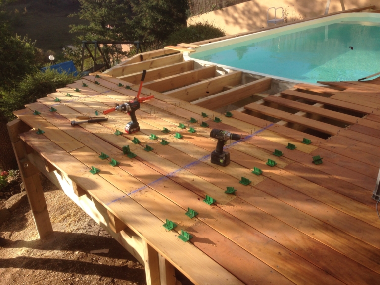 472-belle-plage-de-piscine-hors-sol-sur-la-commune-de-belmont-sur-azergues