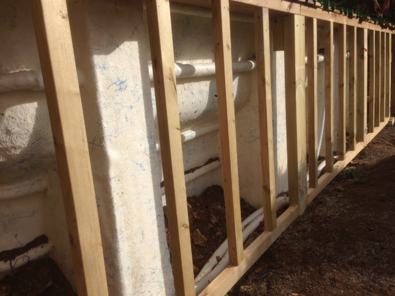 475-belle-plage-de-piscine-hors-sol-sur-la-commune-de-belmont-sur-azergues