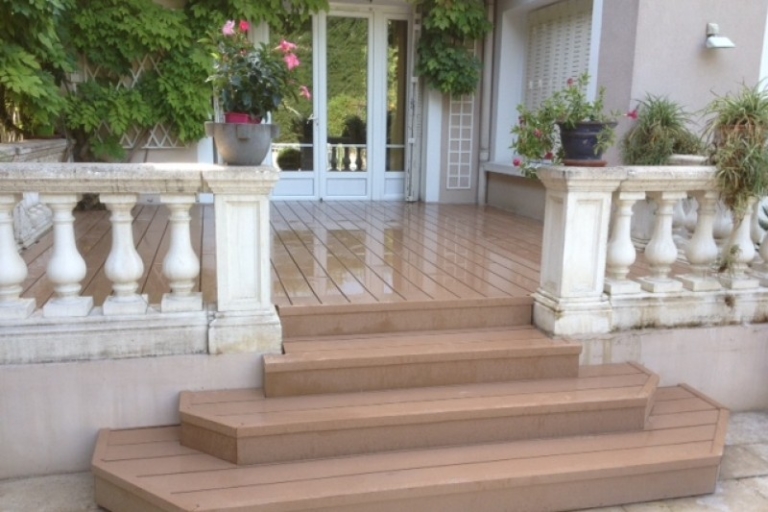 97-terrasse-et-escalier-en-bois-a-bourg